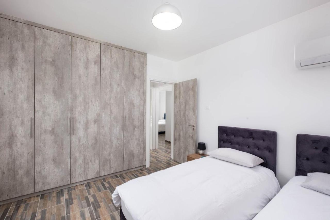 Happy Stay Apartment - Halefka Court Larnaca Bagian luar foto
