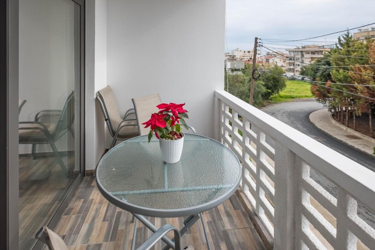 Happy Stay Apartment - Halefka Court Larnaca Bagian luar foto