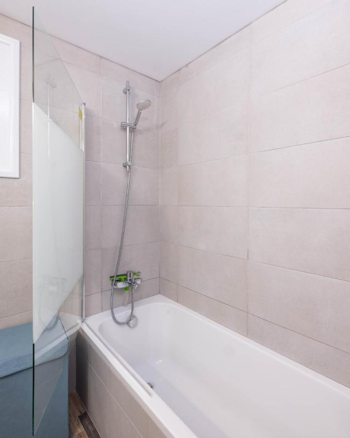 Happy Stay Apartment - Halefka Court Larnaca Bagian luar foto